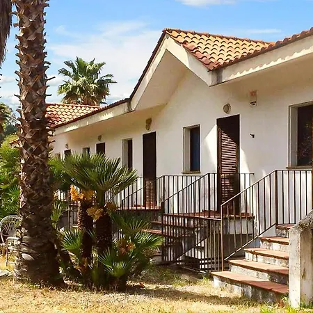 Apartment 4 Bedroom Awesome In *